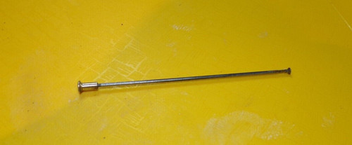 Pièce tige fixation filetée