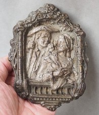 Ancien lourd cache clou fonte de fer 19ème décor 18ème scène galante 547 grs