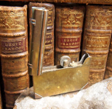 GUERRE 14 - 18 ARTISANAT DE TRANCHEE  BRIQUET DE soldat motif de livre