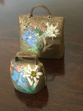 2 petites clochettes en