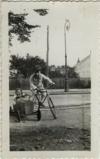 PHOTO ANCIENNE - VINTAGE SNAPSHOT - VOITURE À PÉDALES VÉLO JOUET -CAR TOY