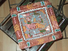 Art Brut, Art Singulier Assiette carré en terre cuite. Très bonne réalisation...