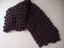 ECHARPE POMPONS - LAINE SPIRIT TRICOTEE MAIN