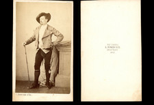 Subercaze, Pau, en costume de