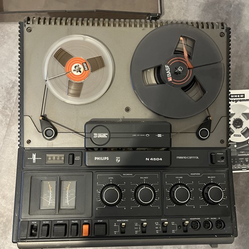 Magnétophone tape player and - tape,