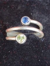 Bague Saphir bleu & péridot