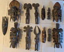 Ensemble d'anciens masques africains