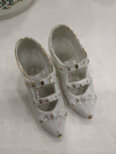 PAIRE DE CHAUSSURES MINIATURE EN  " BISCUIT " , PORCELAINE ANCIENNE