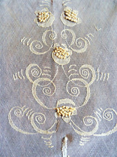 Broderie -  tulle brodé ancien ,brodé en relief - 27 cm x 33 cm