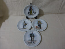 4 assiettes en porcelaine