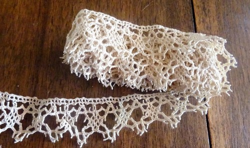Dentelle ancienne aux - , fuseaux