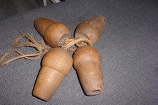 Bois : Lot de 4 anciens pieds de lit, sommier ou autre