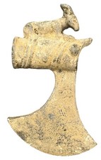 Ancienne hache en bronze de Bactriane avec sculpture de cerf assis hache...