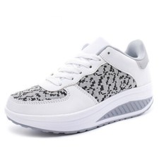 baskets femme semelle compensée haute épaisse sneakers sport noir style blanche