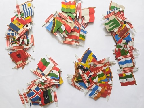 Lot drapeaux - (05),