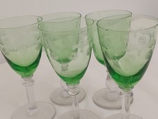 5 verres à pied en Ouraline, Verre d’uranium, Vintage Ancien