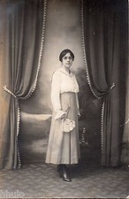 BL470 Carte Photo vintage card RPPC Femme mode fashion robe éventail rideaux