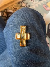 Broche croix baroque cristaux