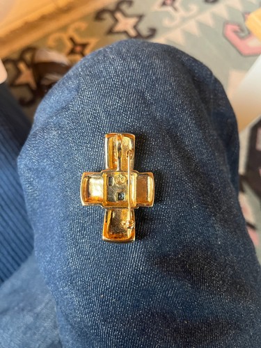 Broche croix baroque cristaux