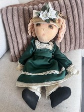 Poupée de chiffon signé