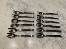 Boulenger, 12 fourchettes à huitres en métal argenté, très bon  état.