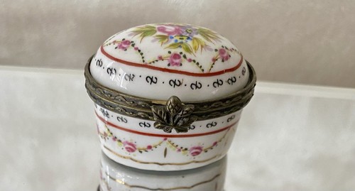 Ancienne boîte pilules en - boîte,