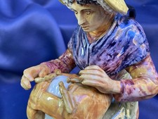 Figurine Geo Martel. Desvres Fourmaintraux . Dentellière