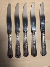 5 grands couteaux Ercuis Louis XV métal argenté /! lames inox fissurées cassées