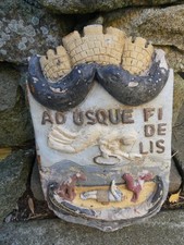 BLASON Bas Relief plâtre Ville de Saint Tropez début XX ème 34cmX21cmx5cm d'épai