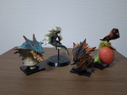 Lot figurines monster hunter - lot,