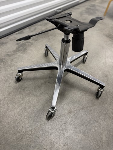 Modernica eames case - eames,