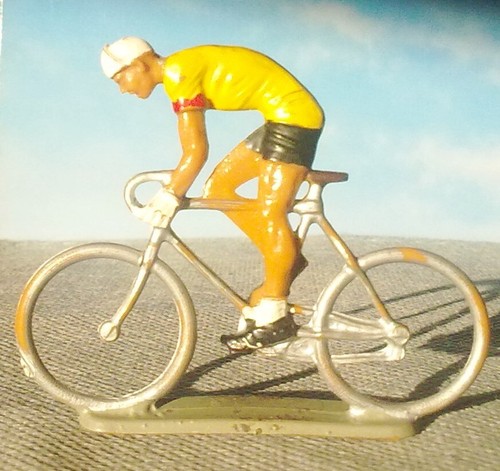 Figurine vintage coureur