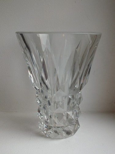 Vase cristal taillé - +, en