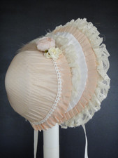 Chapeau en soie rose pour