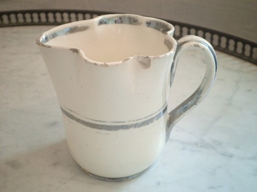 Ravissant pichet pot a lait - pichet,