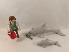 sympa soigneur de dauphin