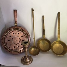 lot bassinoire, bougeoir et 3 louches en cuivre