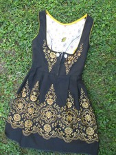 Robe folklorique allemande brodée jeune fille vintage (1970) "Rose Dirndl"