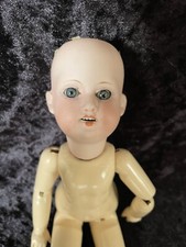 JOLIE PETITE POUPÉE ANCIENNE