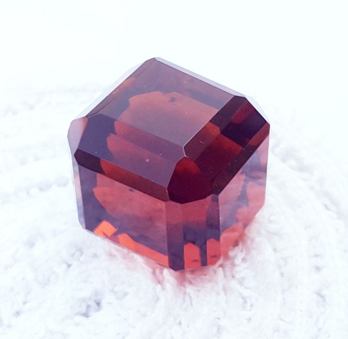 Gemme topaze impériale cube - gemme,