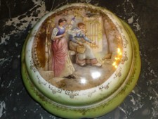 ANCIENNE BONBONNIERE BOITE A BIJOUX PORCELAINE ALLEMANDE FILEUSE DE QUENOUILLE