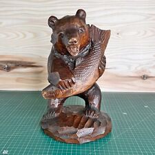 Statue D'Ours Brun Debout En Bois Sculpté Avec Saumon Par Takezo Yamaguchi