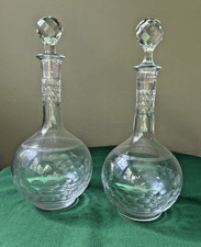 2 anciennes carafes en cristal