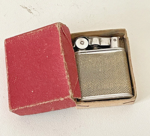 Ancien briquet nova - ancien, en