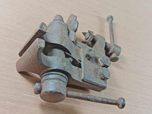 Bel etau fer forge - etau,