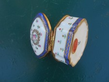 Ancienne petite boîte à