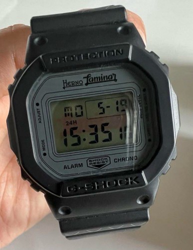 Modèle collaboration casio - modèle, de