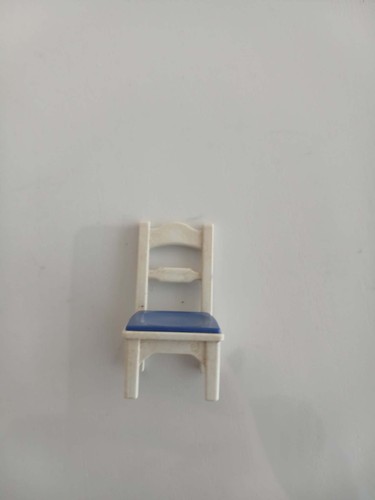 Chaise blanche bleue - chaise,