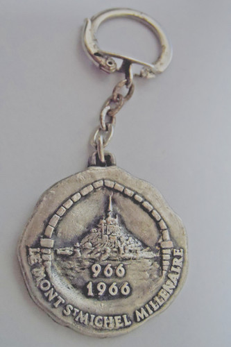 Ancien porte clé métal - porte, logo