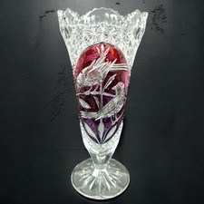 Joli vase en cristal de plomb HOFBAUER Elisabethhütte rouge, oiseaux taillés